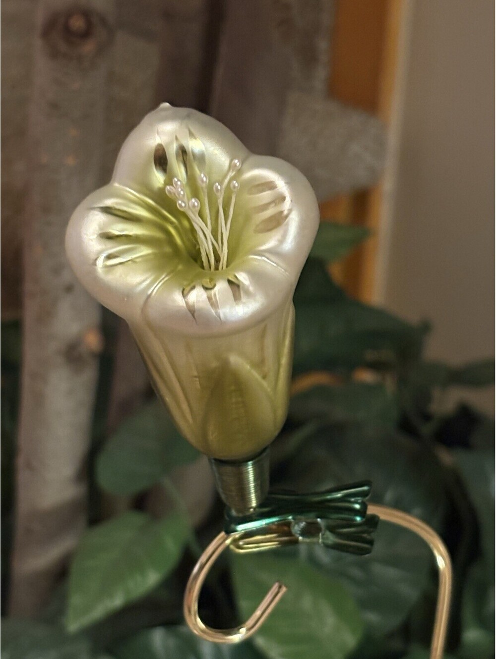 Vintage Blown Glass Lily Clip On Ornament Satin Finish Pearl Stamens